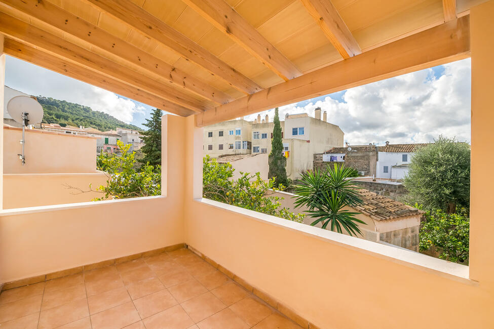 Schickes Stadthaus mit Ferienvermietlizenz und Patio mit Pool in Capdepera