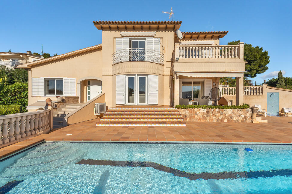 Fantastische Villa mit Gästeapartment und Teilmeerblick in Costa d’en Blanes