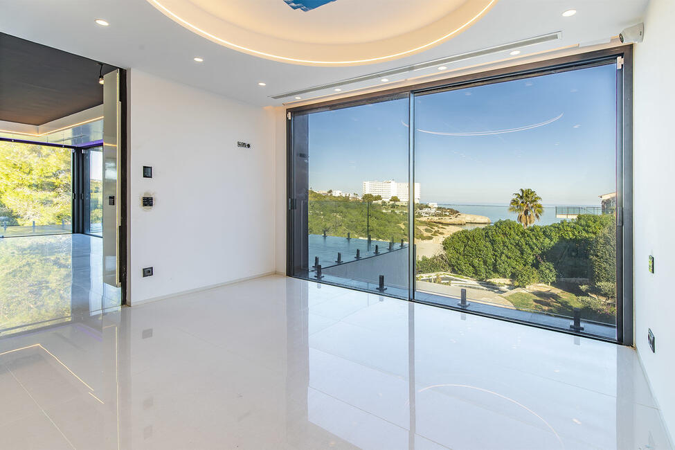 Meerblick Villa mit Pool und direkten Strandzugang in Cala Murada