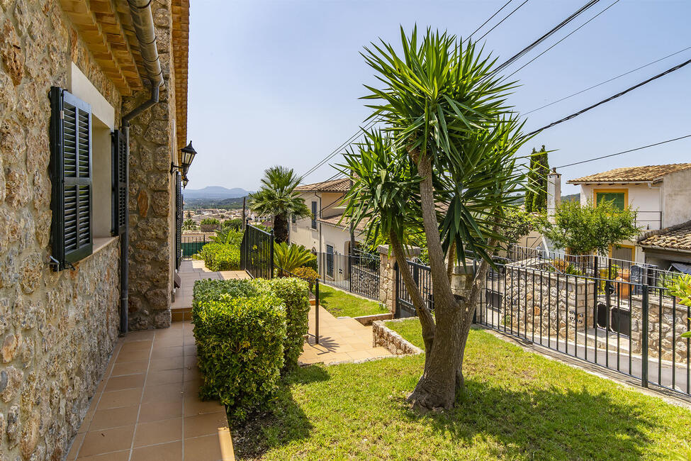 Chalet rústico con piscina de agua salada y jardín en Alaró