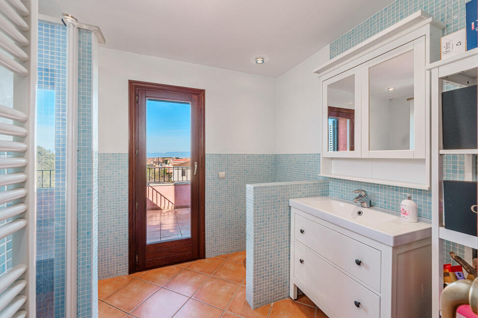 Mediterrane Villa mit Pool und Meerblick in Sa Torre
