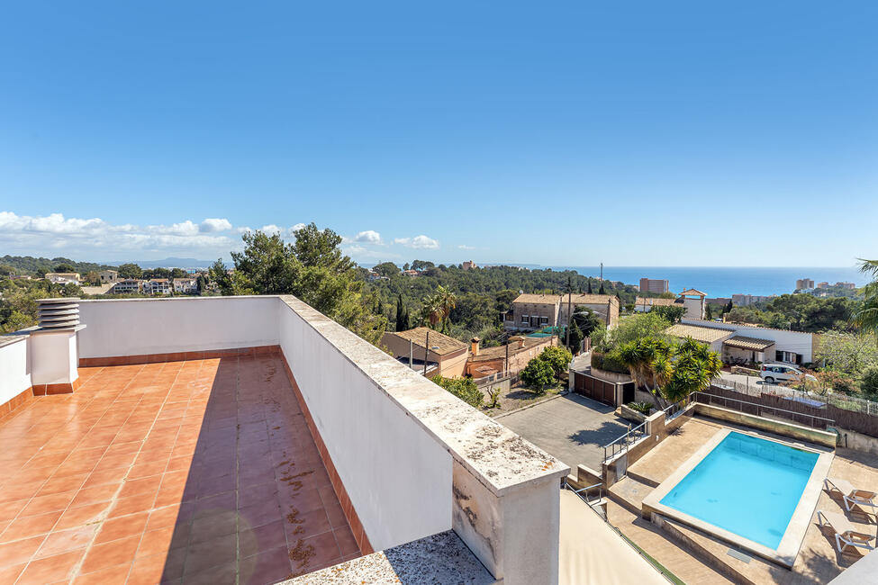 Schöne Villa in fantastischer Lage mit Meerblick und Pool in Genova