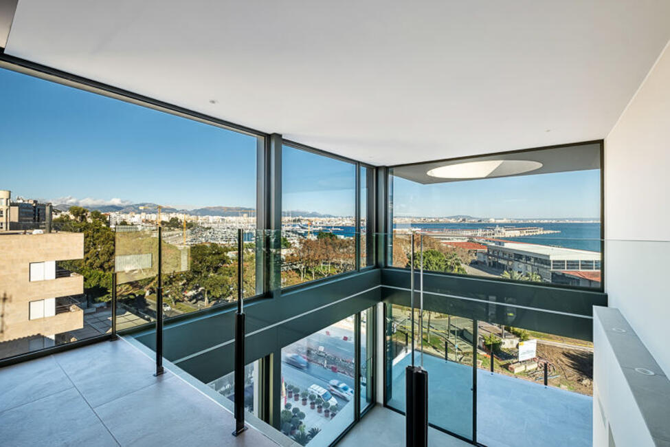 Exklusives Duplex-Penthouse mit Privatpool in 1. Meereslinie in Palma