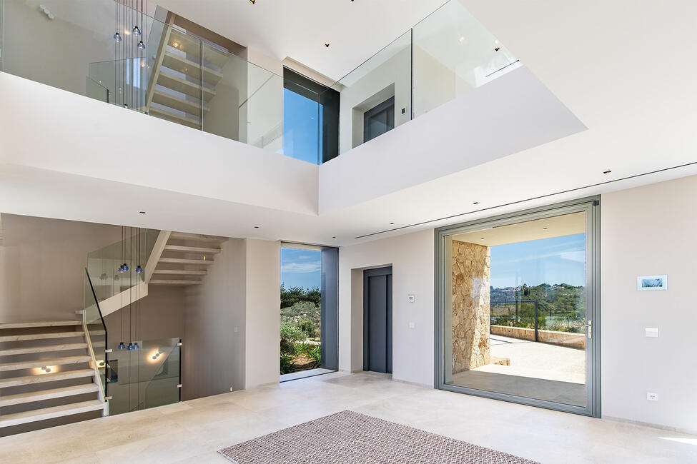 Luxus Neubau-Villa mit Innen- und Aussenpool in Son Gual
