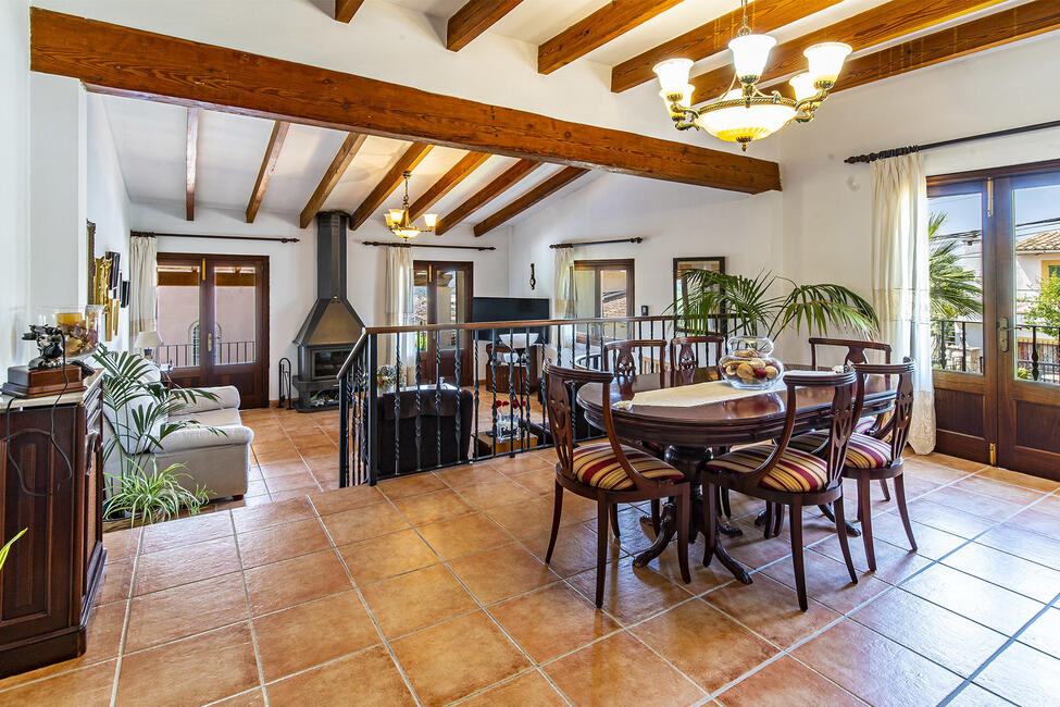 Rustic villa with salt water pool and garden in Alaró