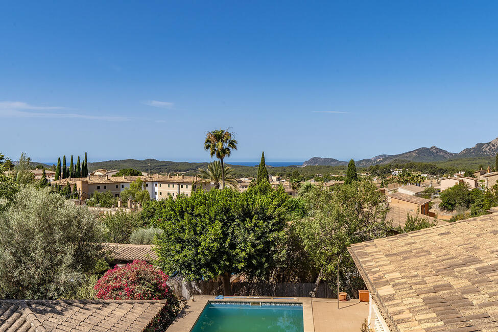 Sonnige und energiesparende Familienvilla mit Pool und Garage in Calvia