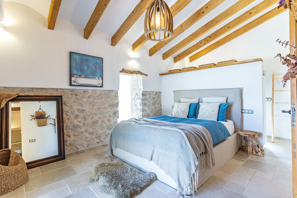 Wunderschöne Naturstein-Finca mit Pool und Landschaftsblick in Alcúdia