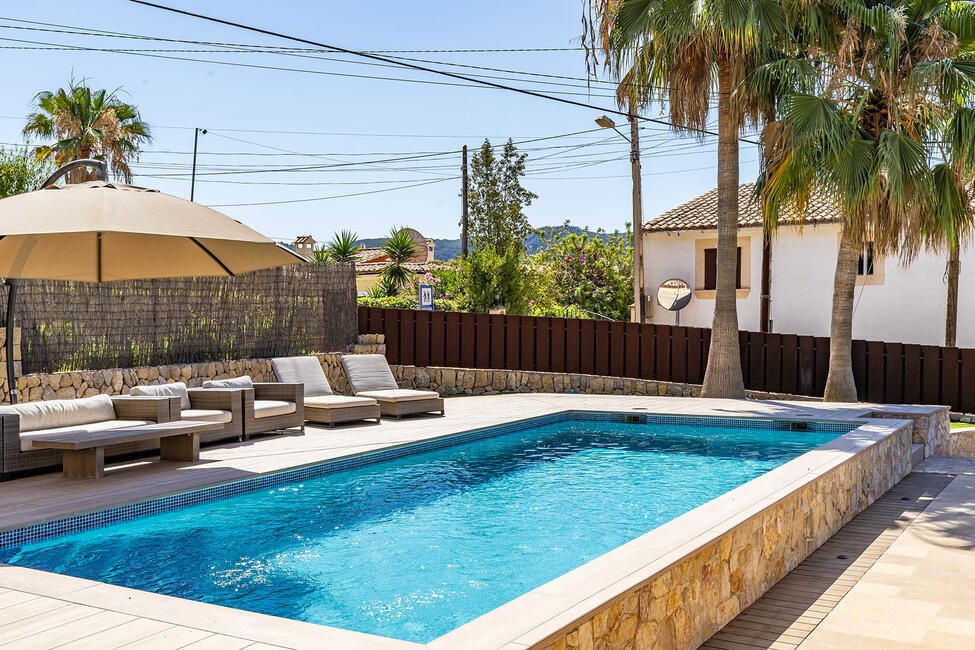 Sonnige und energiesparende Familienvilla mit Pool und Garage in Calvia