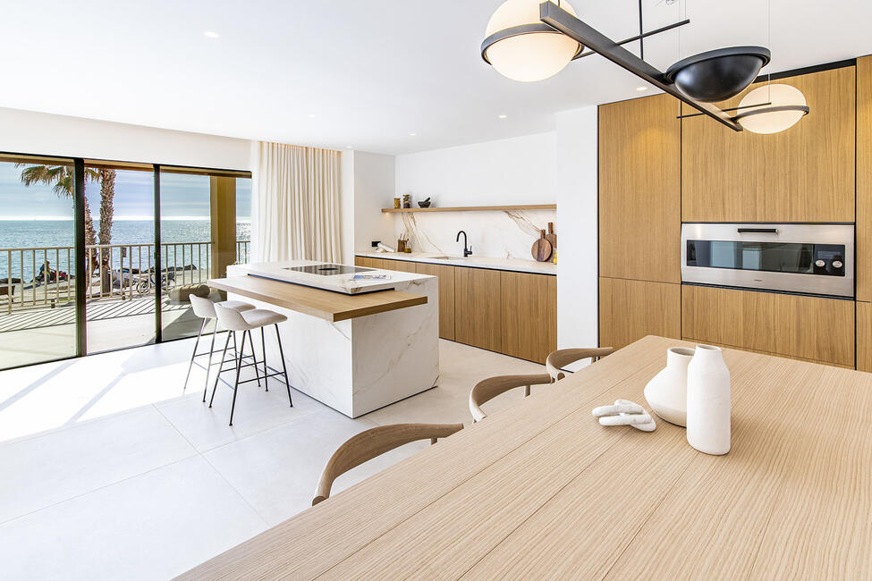 Luxuriously renovated apartment in 1st sea line in Palma-Portixol