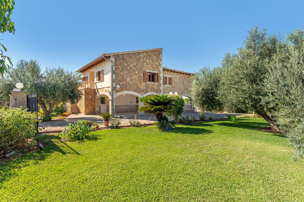 Mallorquinische Finca mit Pool und Weitblick auf die Berge in Marratxi