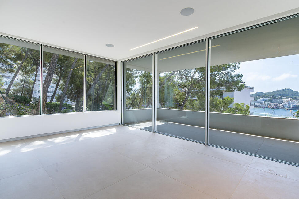 Luxuriöse Neubau-Villa mit Pool und Meerblick in Santa Ponsa
