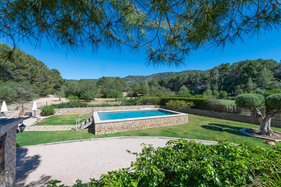 Preciosa finca con vistas a la montaña y piscina en Calvia