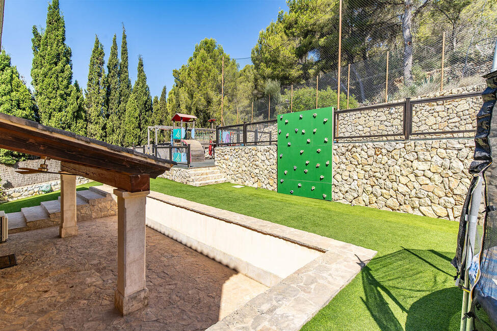 Sonnige und energiesparende Familienvilla mit Pool und Garage in Calvia
