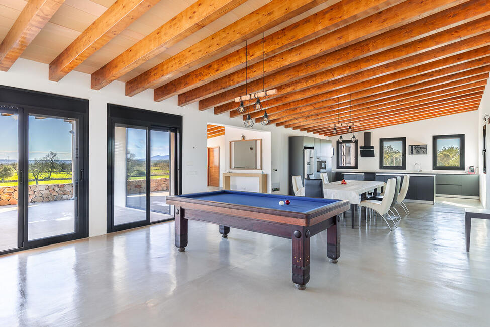 Moderne Neubau-Finca mit 23.000 m2 Grundstück und Pool in Campos
