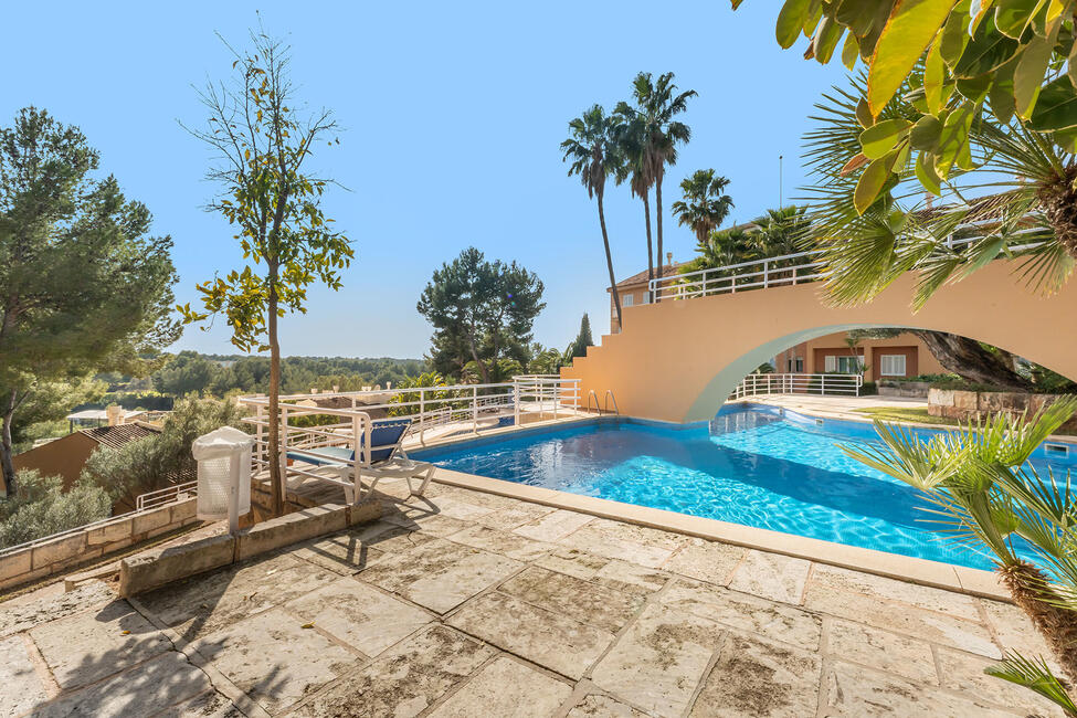 Renovated duplex apartment with private pool near the golf course in Bendinat