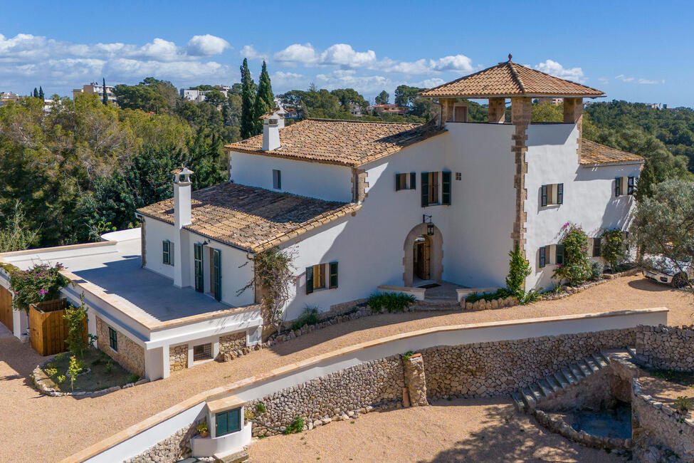 Preciosa casa señorial con piscina rodeada de exuberante naturaleza en Génova