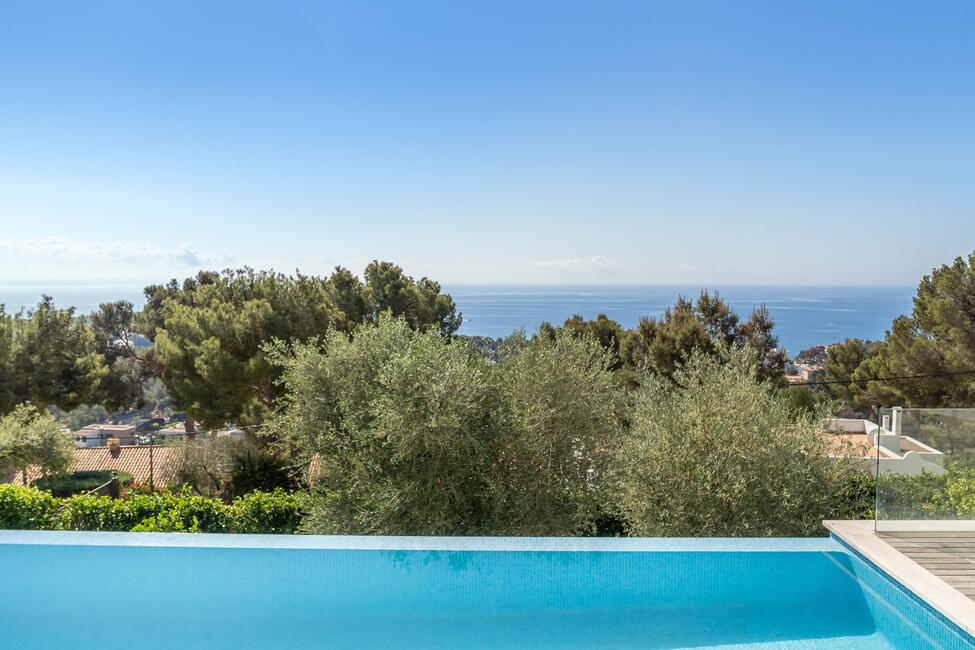 Moderna villa de nueva construcción con piscina e impresionantes vistas al mar en Portals Nous