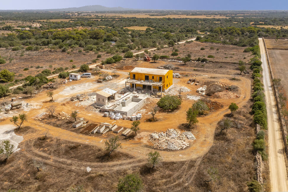 Finca mediterránea de nueva construcción con piscina y mucha privacidad en Ses Salines