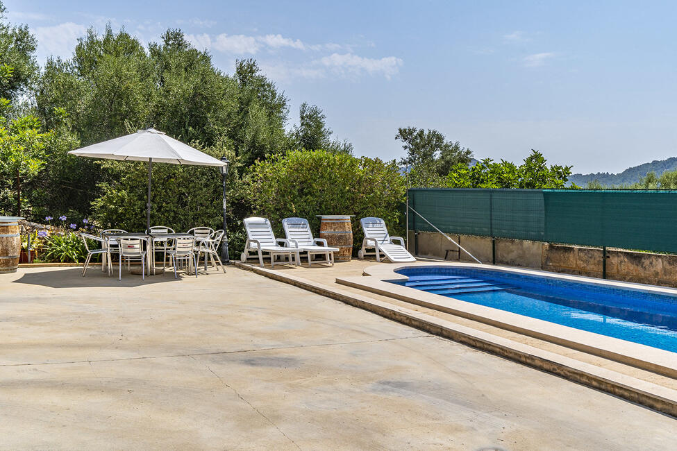 Rustic villa with salt water pool and garden in Alaró