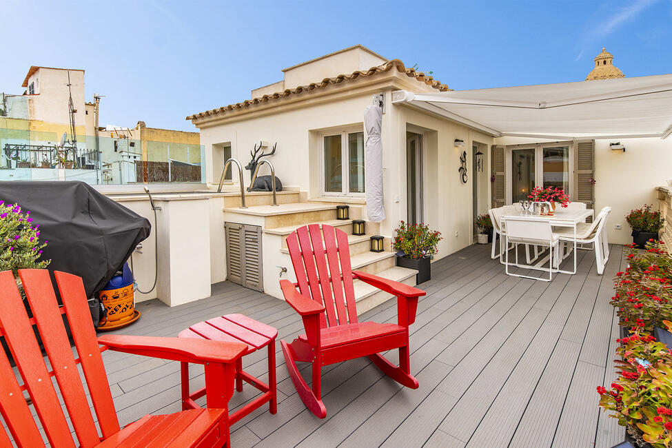 Luxury townhouse with roof terrace and pool in Palma's old town