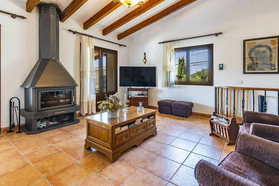 Rustic villa with salt water pool and garden in Alaró