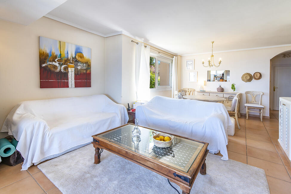 Sonniges Meerblick-Apartment mit Gemeinschaftspool in Illetas