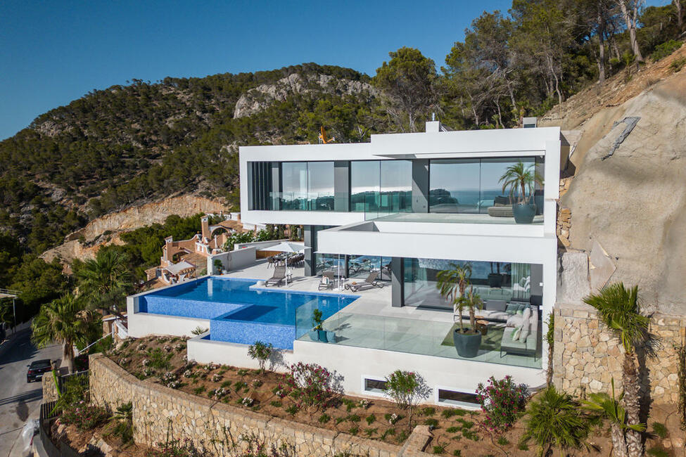 Moderne Luxus-Villa mit Meerblick in perfekter Lage in Puerto Andratx