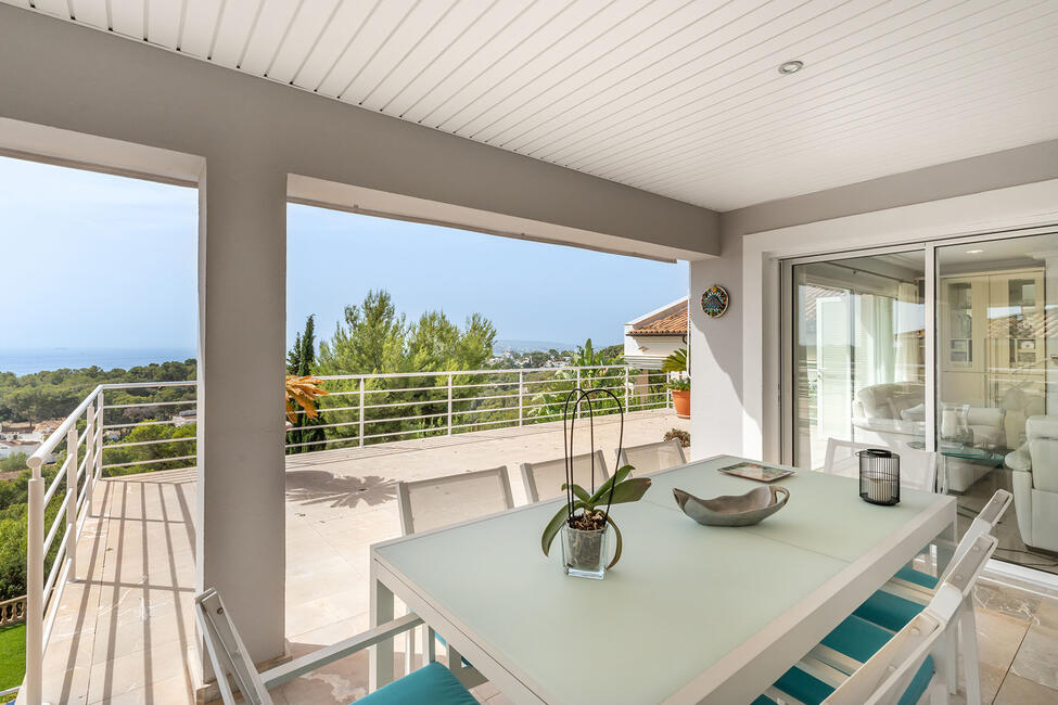 Elegante Villa mit Pool und tollem Meerblick in Bendinat