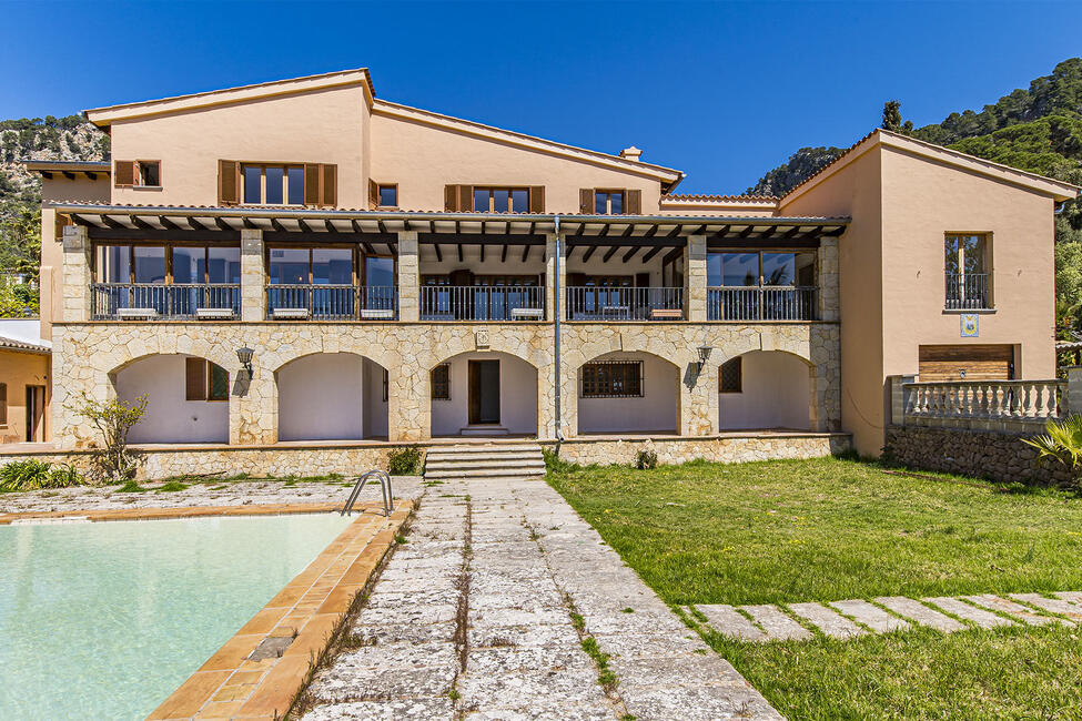 Casa señorial reformada con casa de invitados y gran zona de piscina en Valldemossa