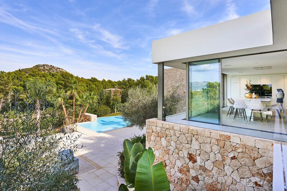 Neubauvilla mit Pool und luxuriöser Ausstattung in Santa Ponsa