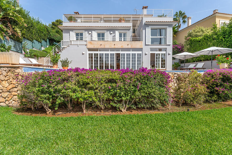 Elegante Villa mit Pool und tollem Meerblick in Bendinat