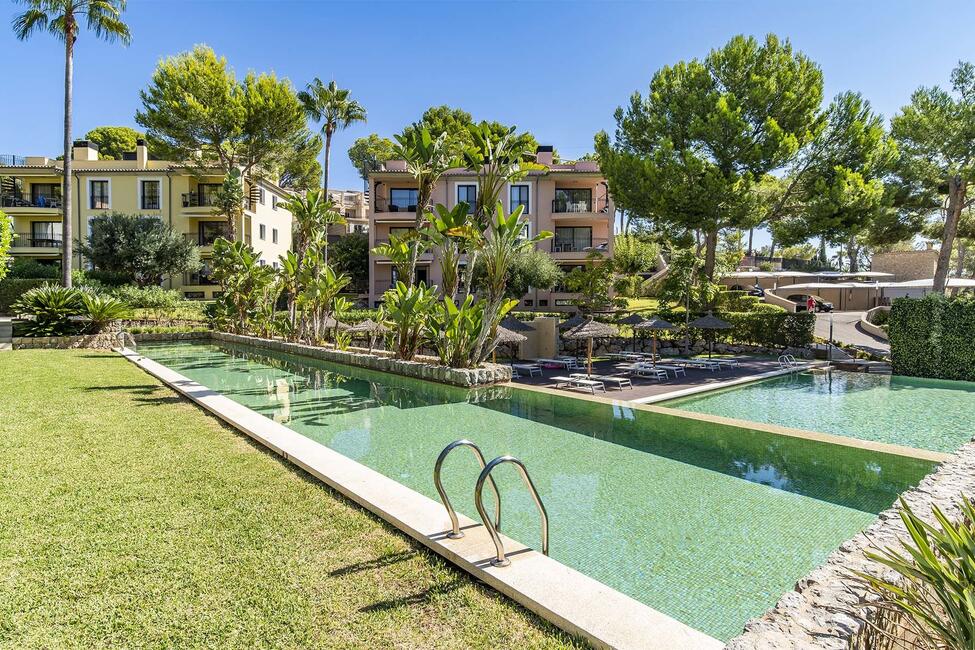 Herausragendes Erdgeschoss-Apartment mit wunderschönem Privatgarten in Camp de Mar