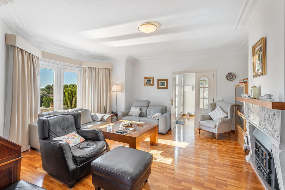 Fantastische Villa mit Gästeapartment und Teilmeerblick in Costa d’en Blanes