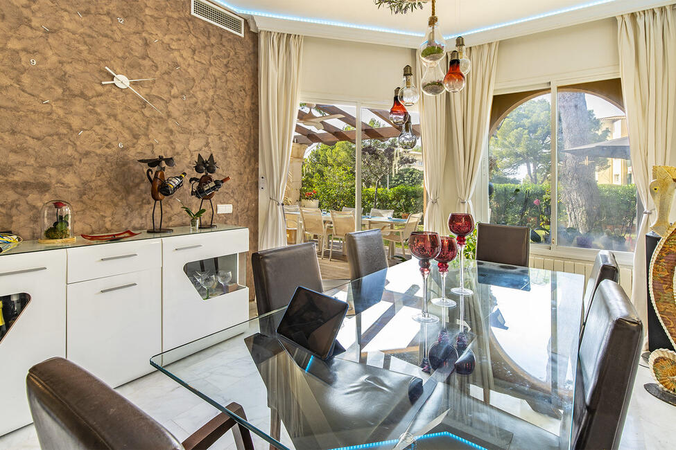 Charmante Villa mit Meerweitsicht in exklusiver Anlage mit Meerzugang in Santa Ponsa
