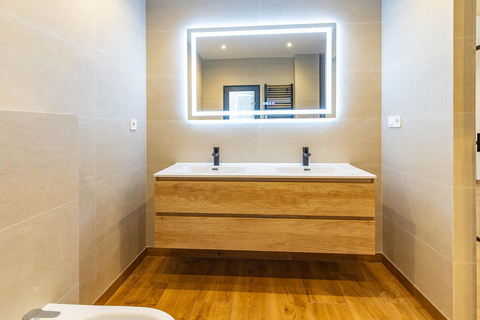 Modern renoviertes Apartment mit Terrasse in Santa Catalina