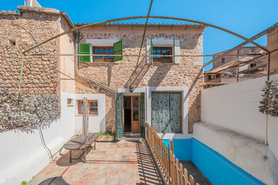 Traditionelles Herrenhaus mit eleganten Café und Pool in Sóller