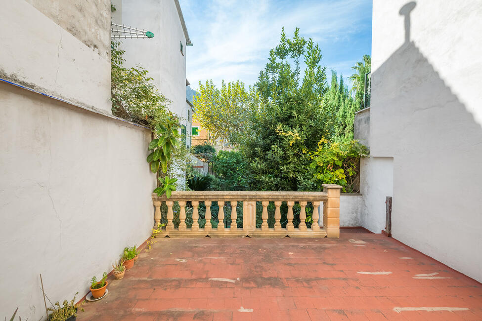 Mallorquinisches Dorfhaus mit rustikalem Charme und Bergblick in Soller