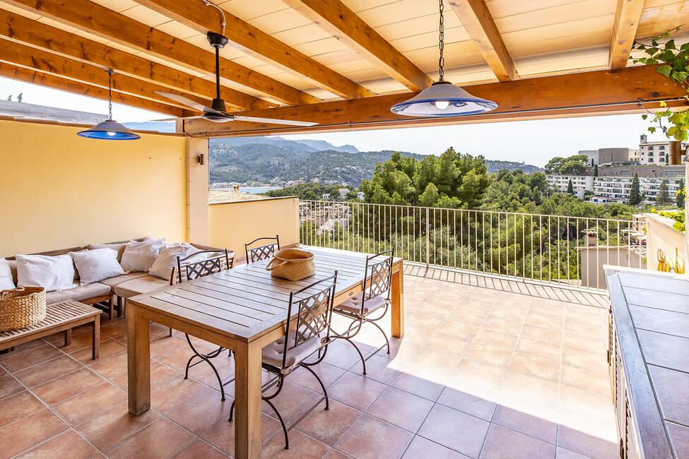 Tolles Maisonette-Apartment mit fantastischem Hafen- und Bergblick in Puerto Sóller