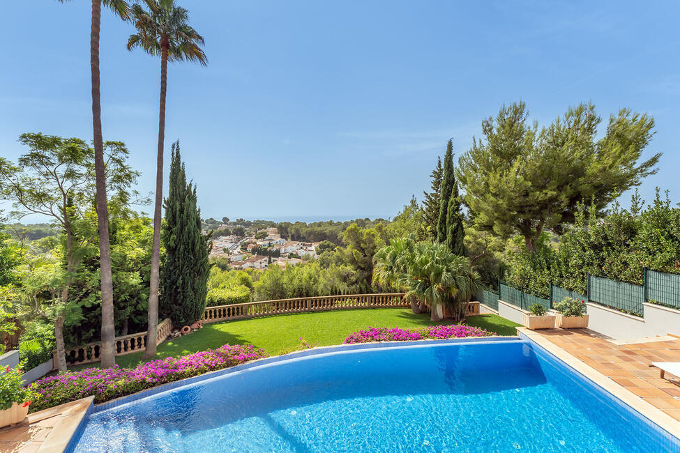Elegante Villa mit Pool und tollem Meerblick in Bendinat