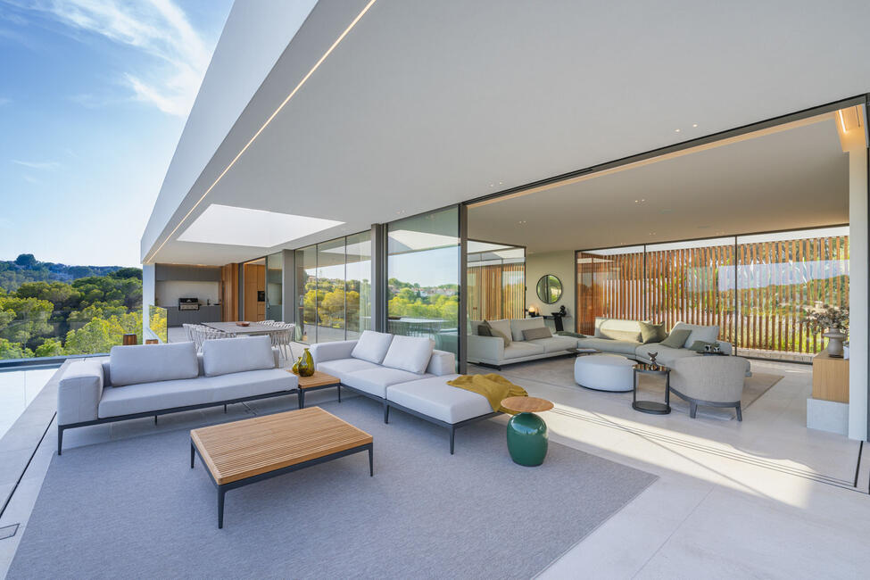 Top Neubau Luxus-Villa mit Pool und Teil-Meerblick in Cala Vinyes