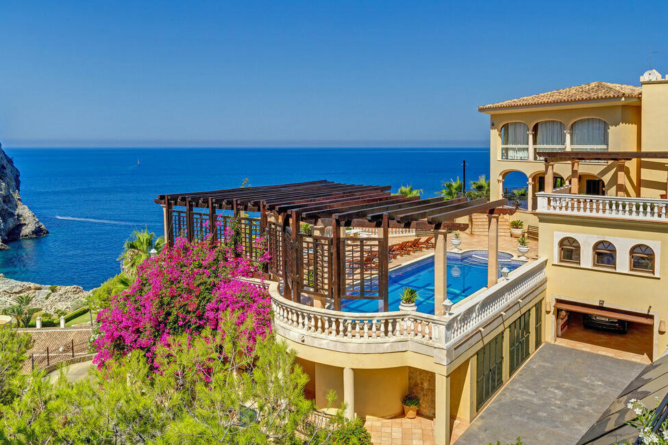 Luxuriöse Villa mit Pool und spektakulärem Meerblick in Puerto Andratx