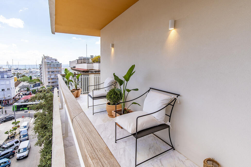 Luxuriöses Apartment mit Teilmeerblick und Balkonen in Santa Catalina