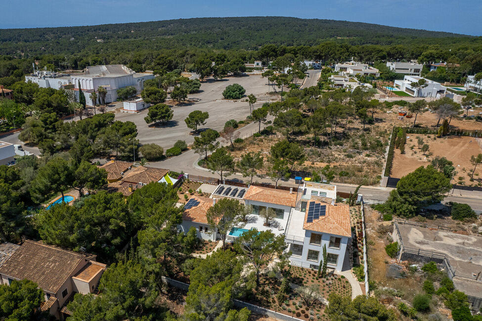 Hübsche Neubau-Villa mit Pool und Teilmeerblick in Sol de Mallorca