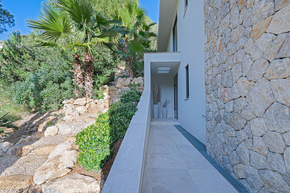 Einzigartige Neubau-Villa mit Natur- und Hafenblick in Puerto Andratx