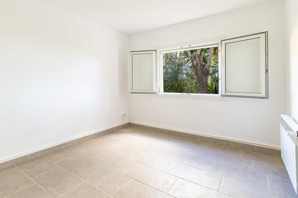 Mediterrane, renovierungsbedürftige Villa mit Pool, in Strandnähe in Palmanova