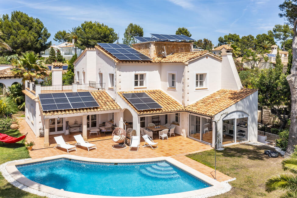 Sonnige Villa mit herrlichem Garten und Pool in Santa Ponsa