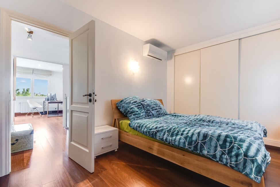 Mediterrane Villa mit Pool, Teilmeerblick und Gästeapartment in Genova