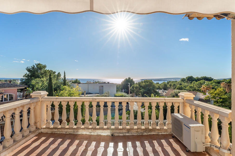 Fantastische Villa mit Gästeapartment und Teilmeerblick in Costa d’en Blanes