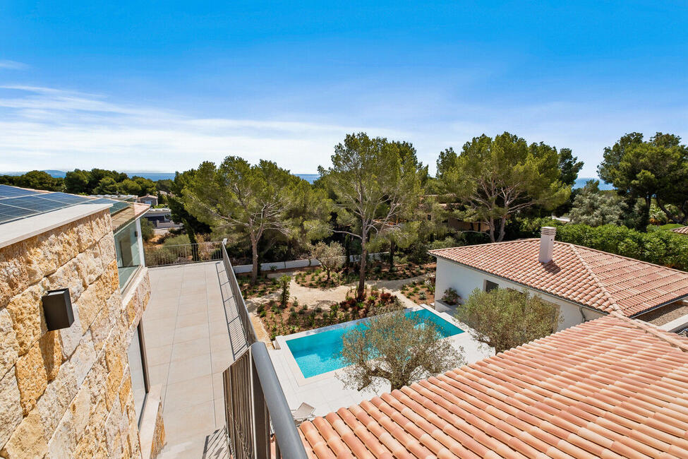Hübsche Neubau-Villa mit Pool und Teilmeerblick in Sol de Mallorca