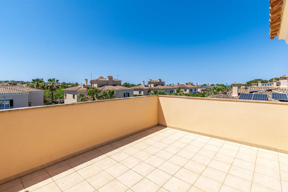 Fantastische Doppelhaushälfte mit Pool und Dachterrasse in Puig de Ros